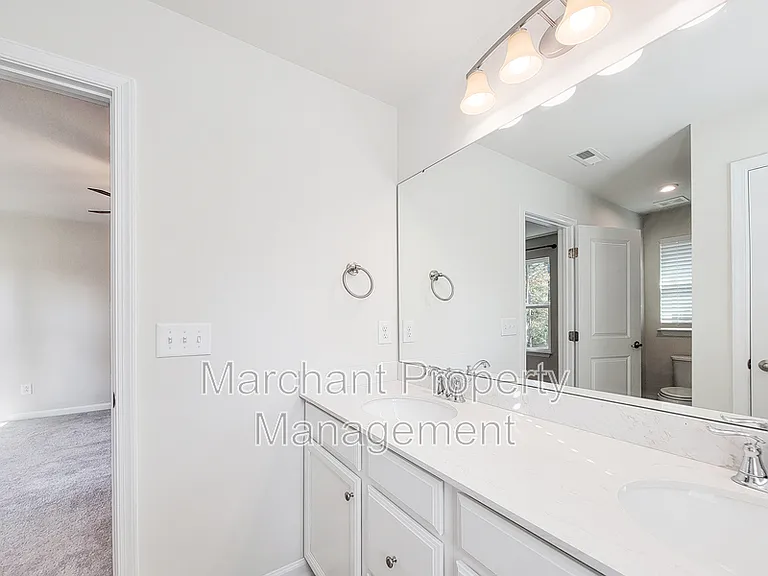 111 Marthawood Ln — Photo 28