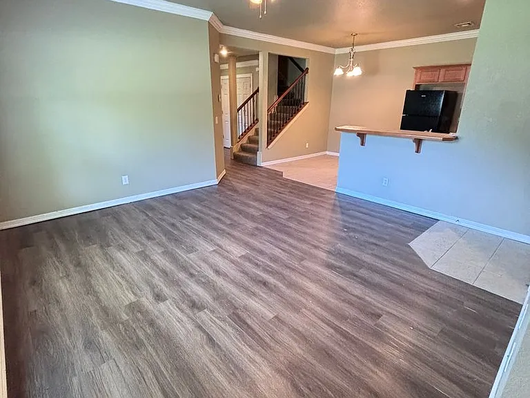 114-116 S Ray Ave — Photo 3