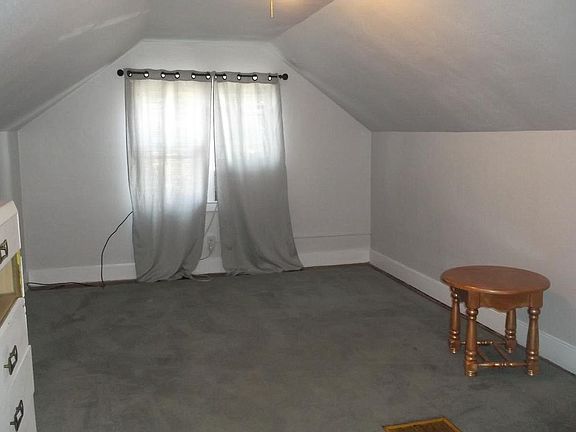 4th image of 658 James St #1