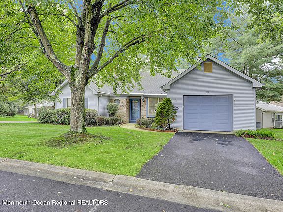 2nd image of 328 Gardenia Drive
