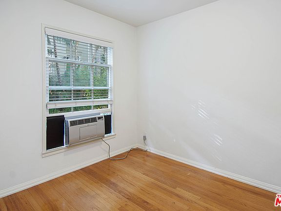 3rd image of 8565 Holloway Dr APT 2