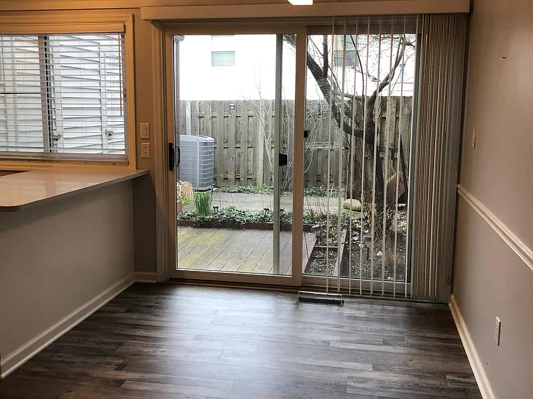 922 Chatham Ln #L — Photo 19