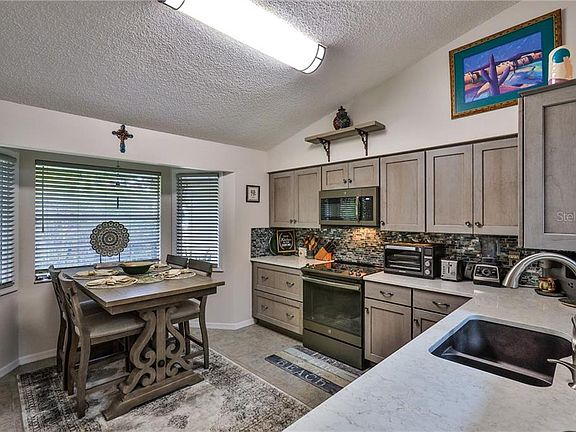 3rd image of 655 Goodwin Ave