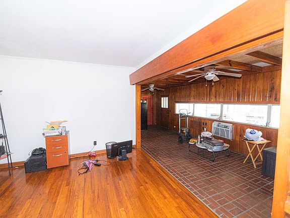 4th image of 2537 SW Main Blvd