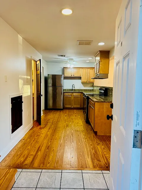 2 bed, 1.5 bath, 1000 sqft, $1,195 — Photo 3