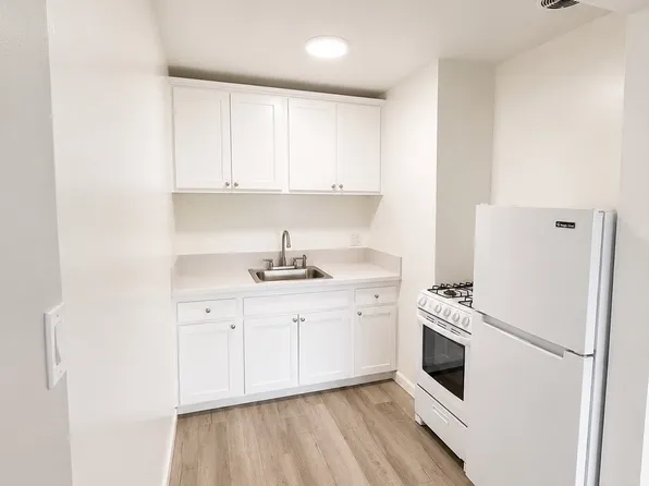 Chanteclaire Apartments