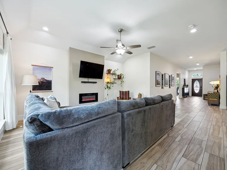 4435 Cicero St — Photo 3