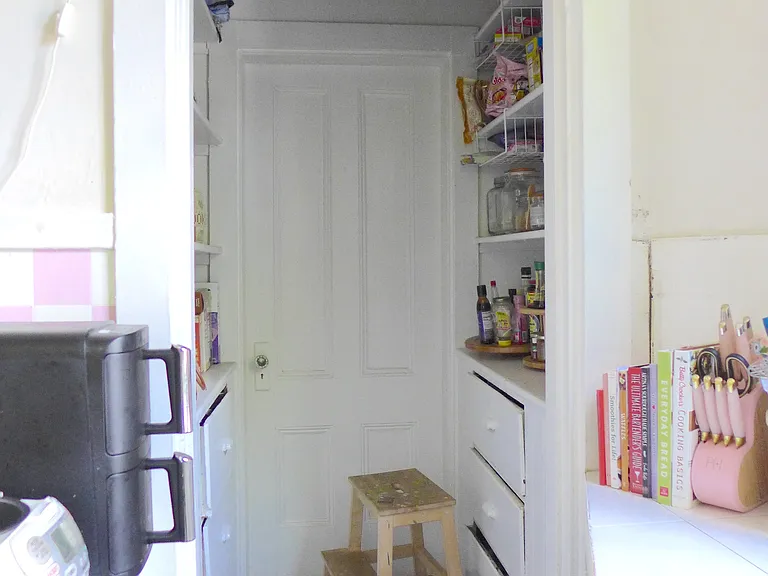 10 Grovenor Rd #3 — Photo 2