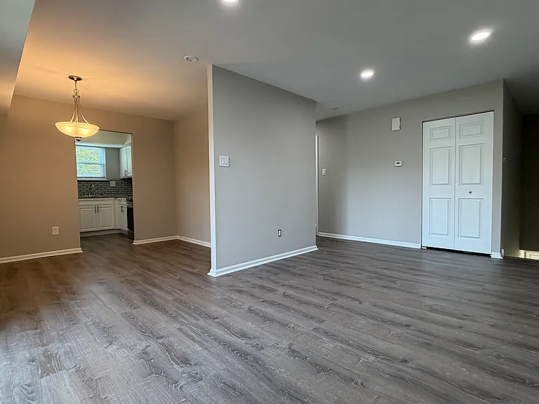 4548 Rosemarie Dr — Photo 2
