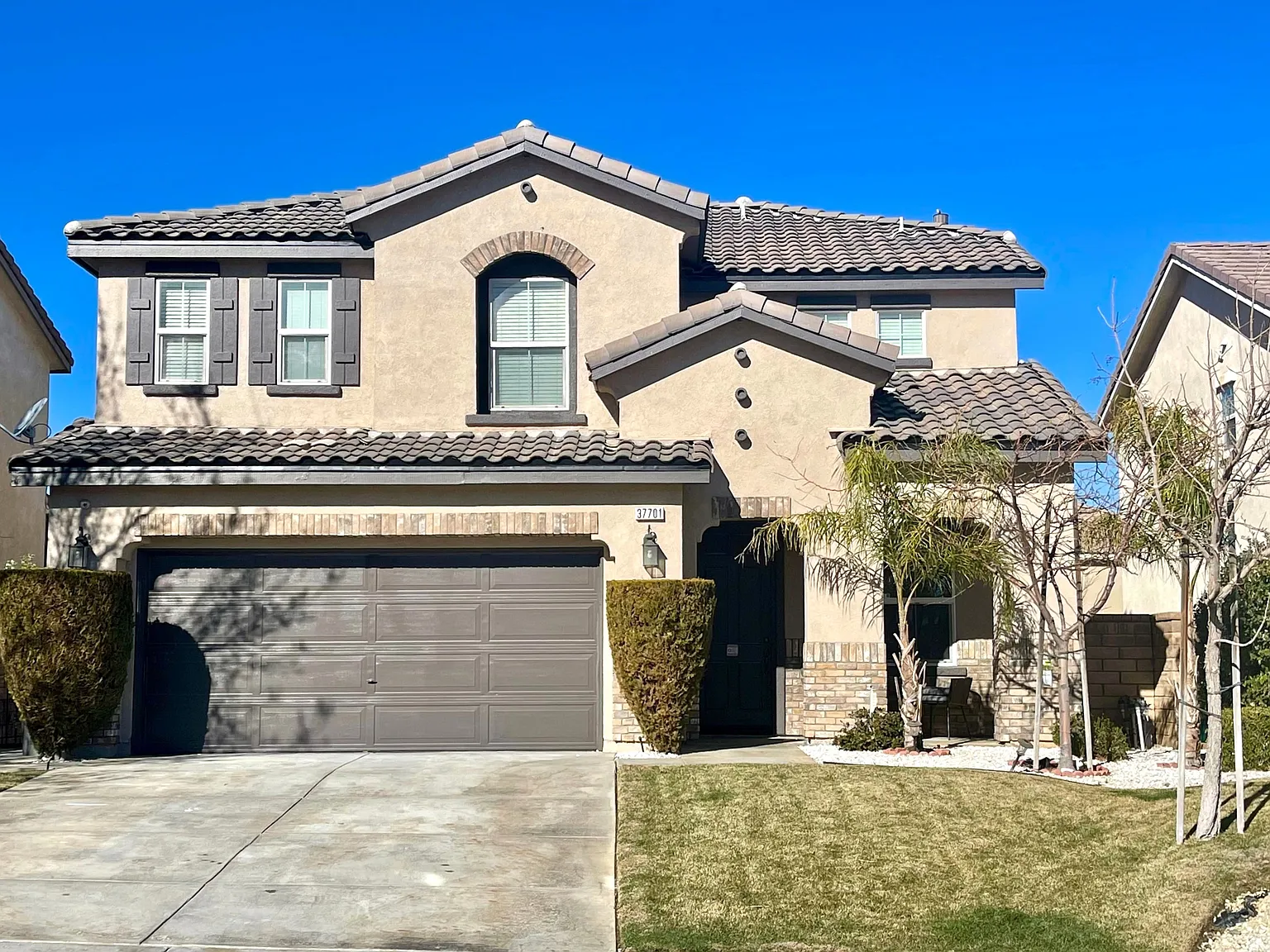 4 bed, 2.5 bath, 2117 sqft, $3,500 — Photo 1