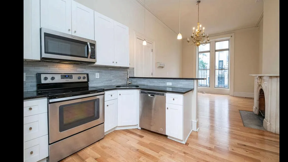 5 bed, 3000 sqft, $3,790 — Photo 1
