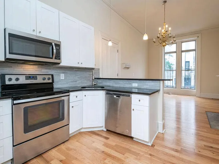 32 E Preston St #A — Photo 1