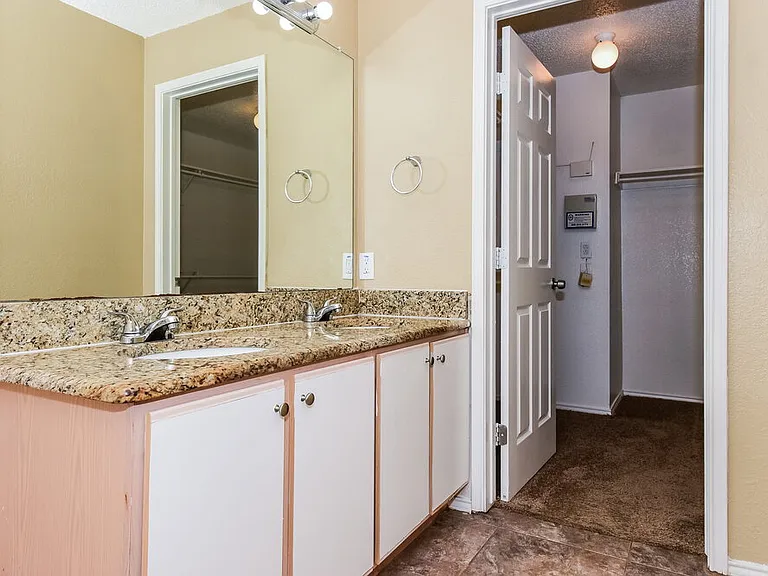 3304 Creekwood Dr — Photo 11