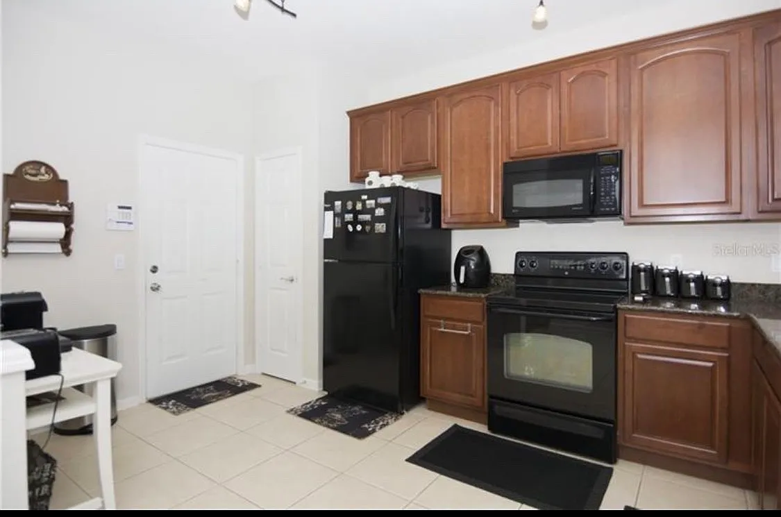 3 bed, 2.5 bath, 1672 sqft, $2,700 — Photo 3