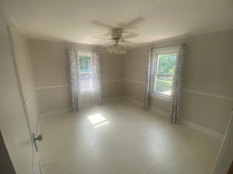 1668 N Longview St — Photo 13