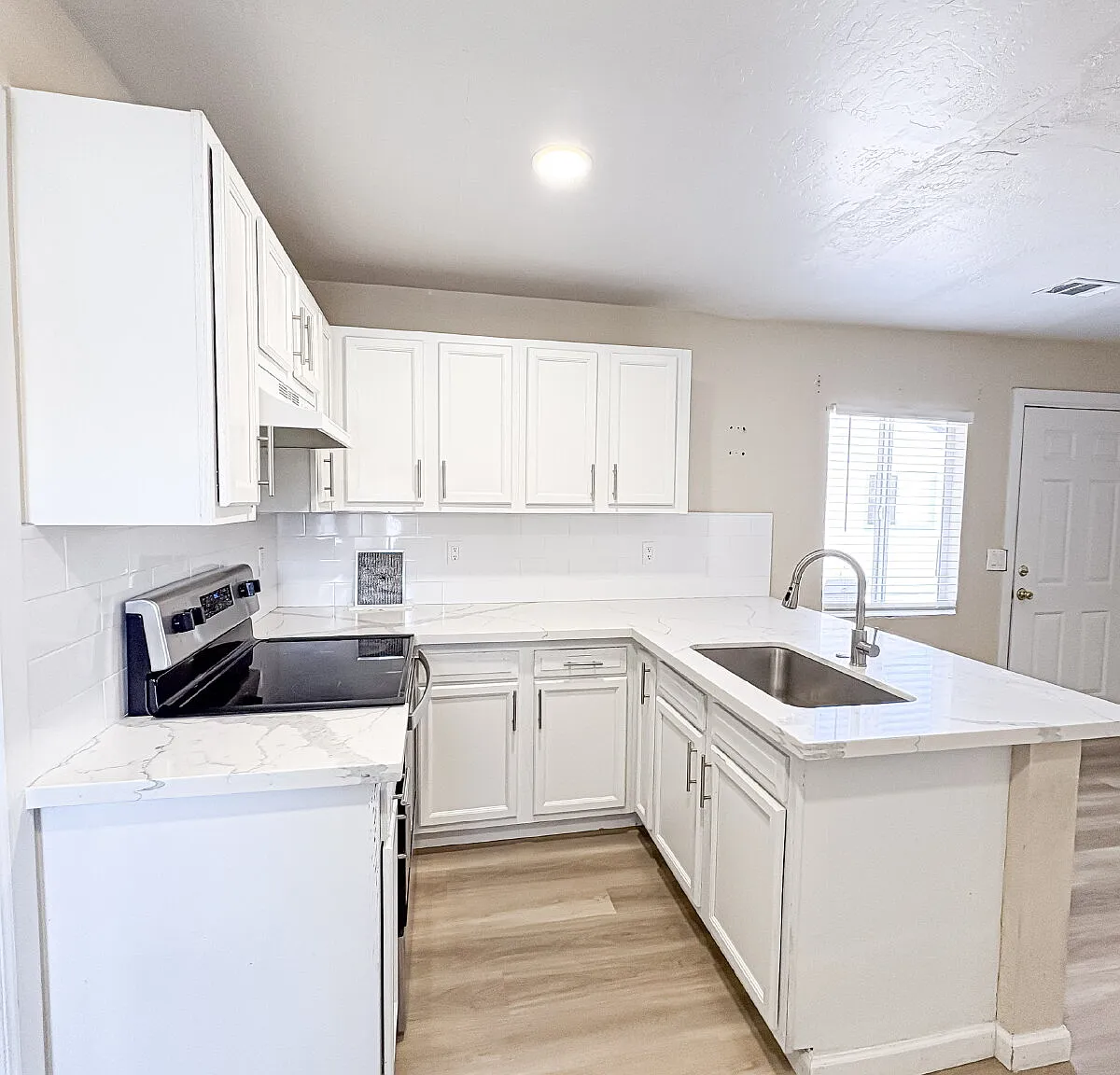 2 bed, 1.0 bath, 600 sqft, $1,300 — Photo 3