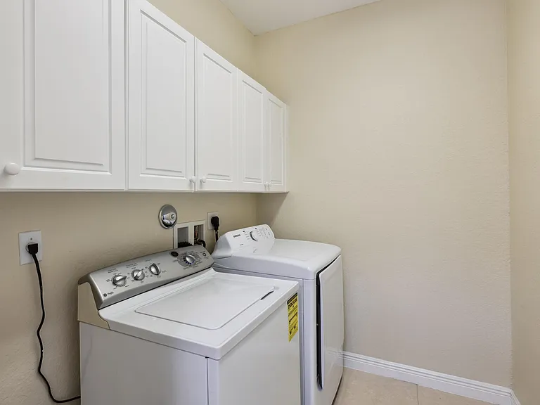 810 NW 83rd Ln — Photo 20