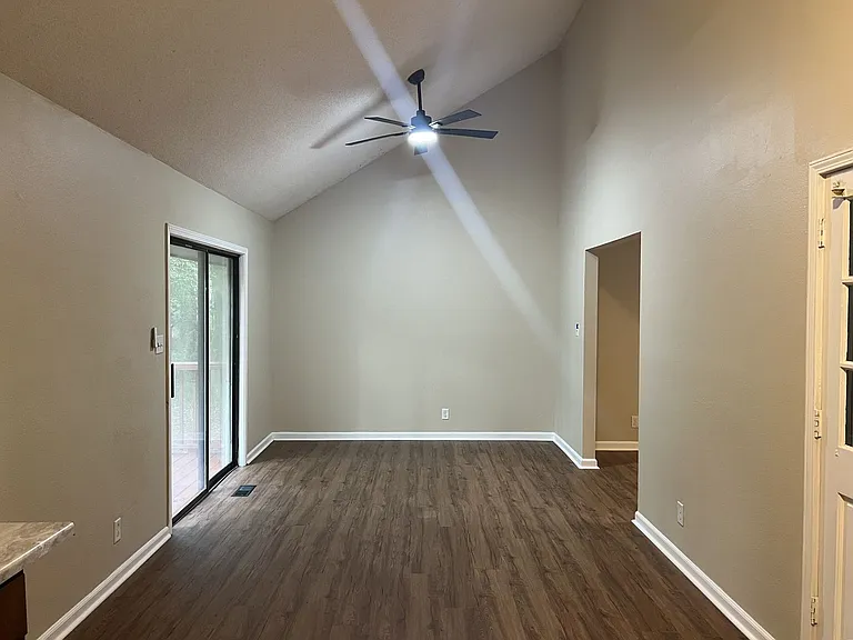 1199 Runnymede Ln — Photo 14