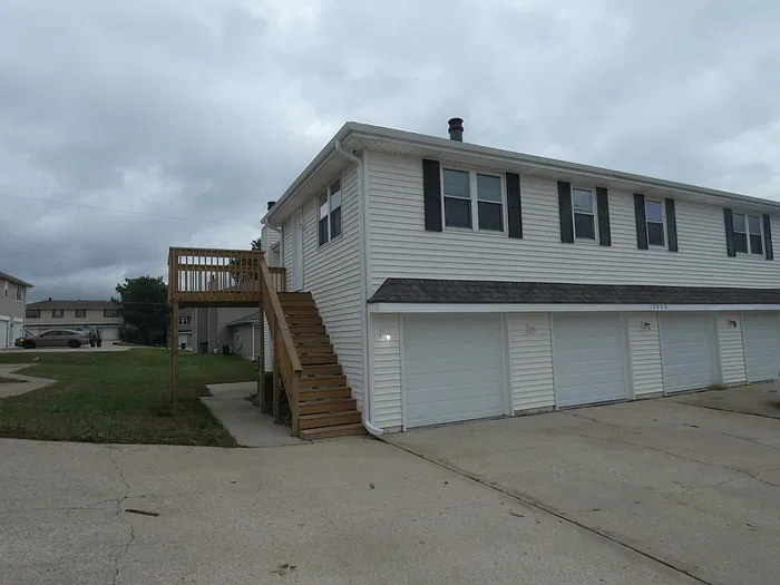 2 bed, 1.0 bath, 960 sqft, $975 — Photo 1