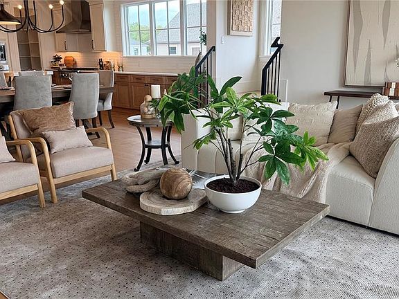 5th image of 576 Casey Loop