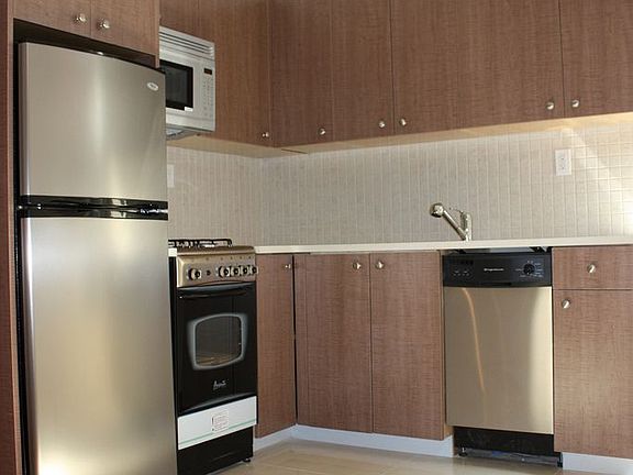3rd image of 1284 Pacific St #1BB