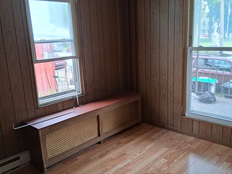 318 Bridge St — Photo 8