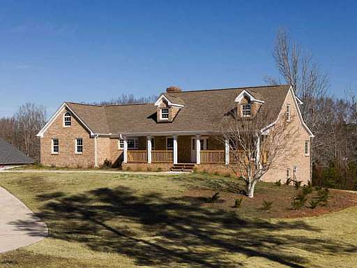 3rd image of 808 Kennedy Ct
