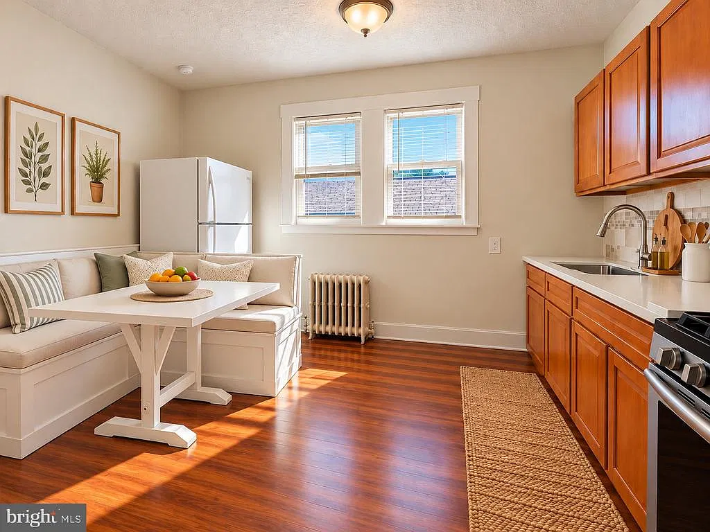2 bed, 1.0 bath, 3333 sqft, $2,200 — Photo 3