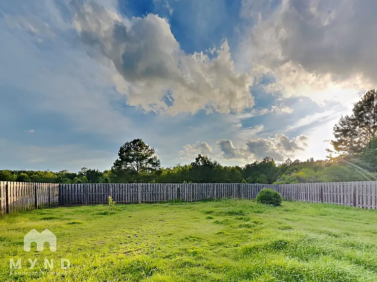 566 Waterford Ln — Photo 17