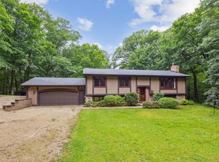 575 N Branch Rd, Maple Plain, MN 55359