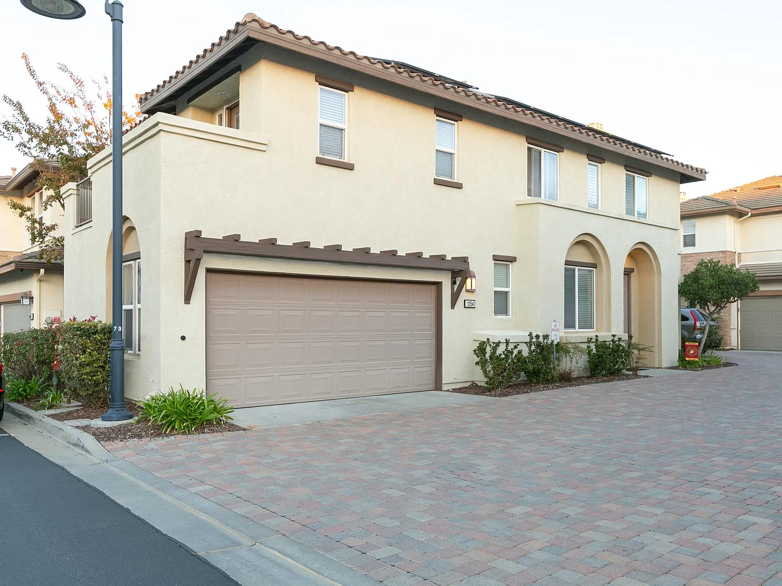 3 bed, 2.5 bath, 1455 sqft, $4,295 — Photo 2