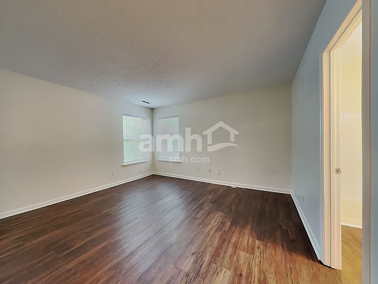 4705 Silverdene St — Photo 9