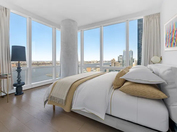 15 Hudson Yards image 3 of 27