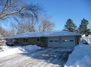 W211N6876 Pleasant St, Menomonee Falls, WI 53051