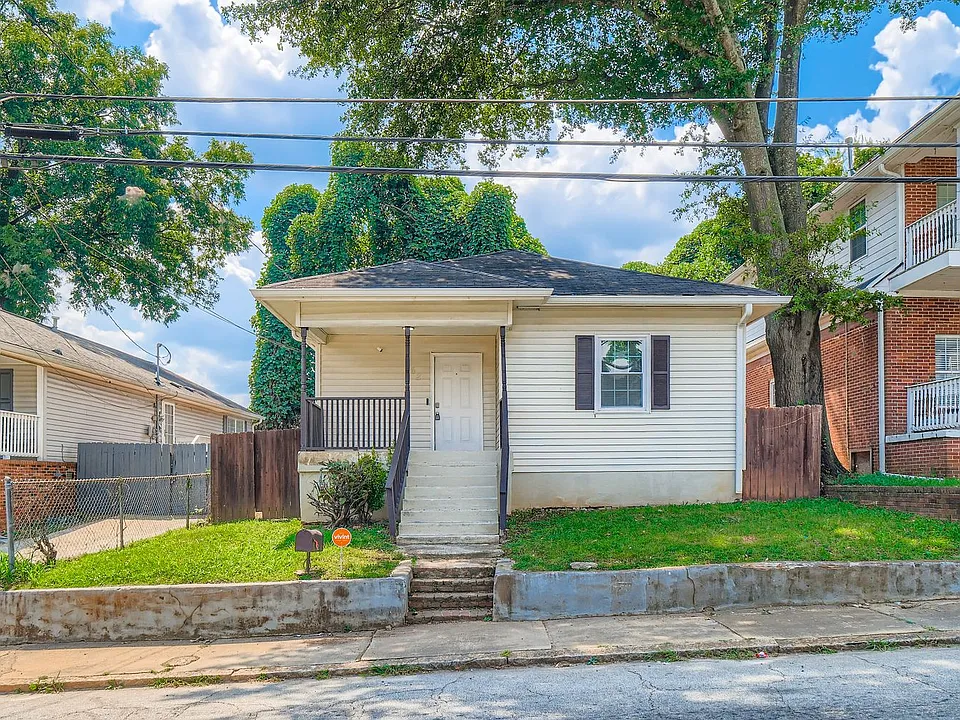 62 Weyman Ave SW