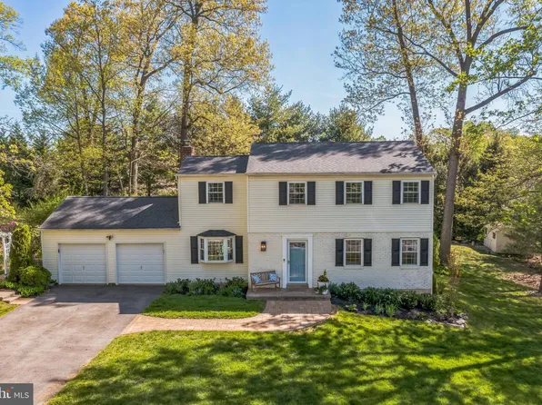 19 Oak Hill Cir, Malvern, PA 19355