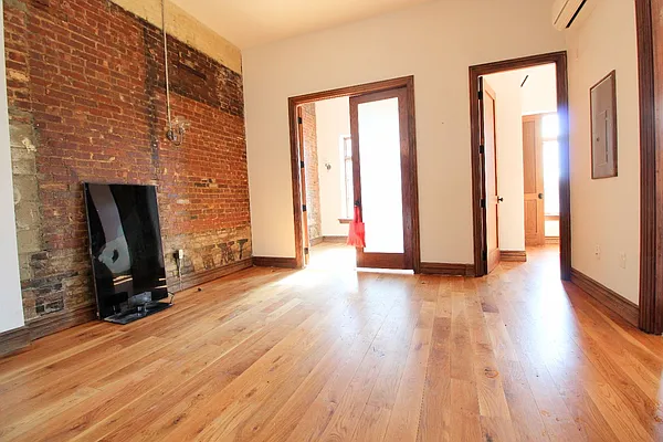 Rented by EXR | media 18