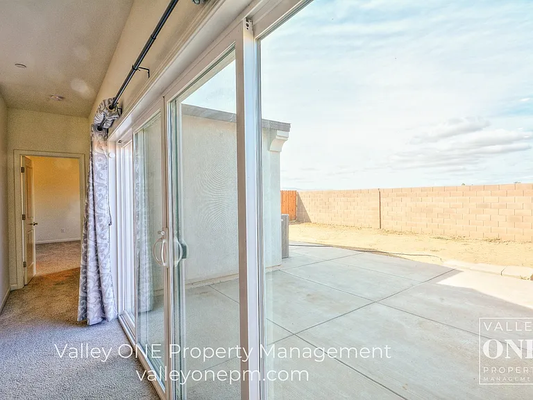 933 Tipton Ln — Photo 31