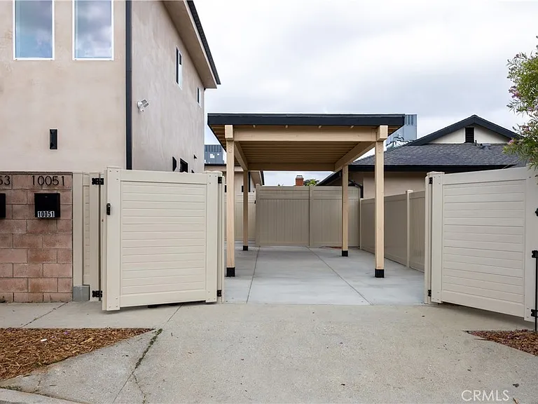 10051 Amestoy Ave — Photo 19