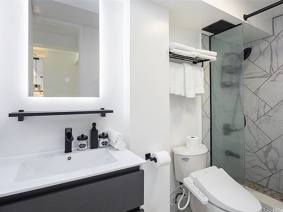 2nd image of 2427 Kuhio Ave #1005