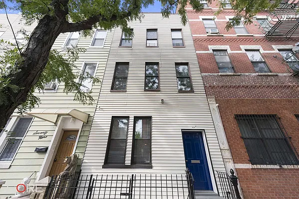 Rented by CORE | media 13