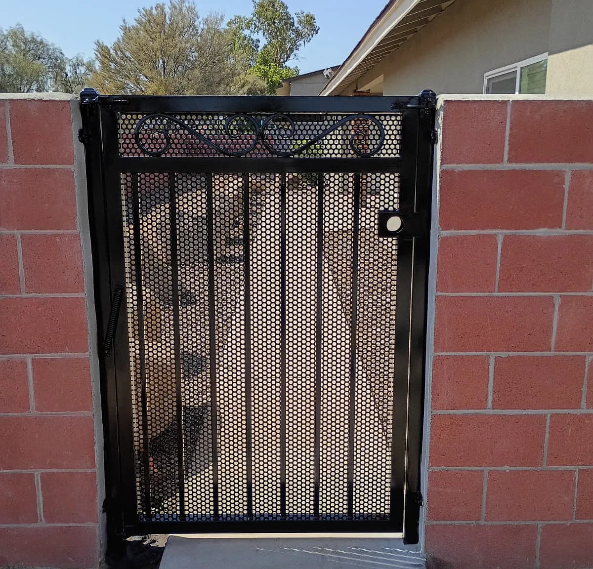 2943 E Beck Ln — Photo 2