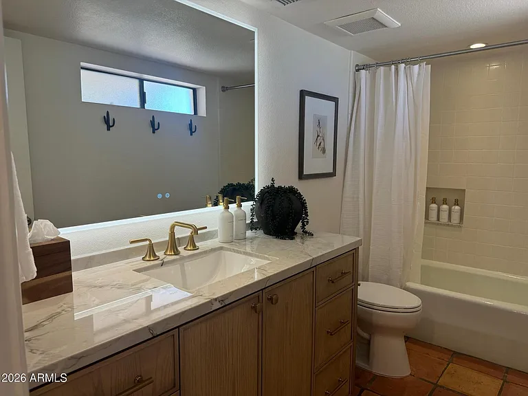 1725 E Staghorn Ln — Photo 15