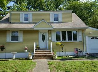 8 Dobson Rd, Old Bridge, NJ 08857
