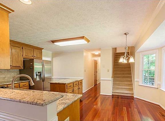 4th image of 179 Wellington Cir