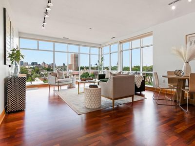 1550 E Royall PLACE #504, Milwaukee, WI, 53202