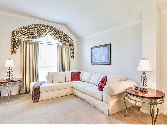 3rd image of 620 Teresa Ln