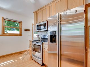 1443 Saint Albans St N, Saint Paul, MN 55117