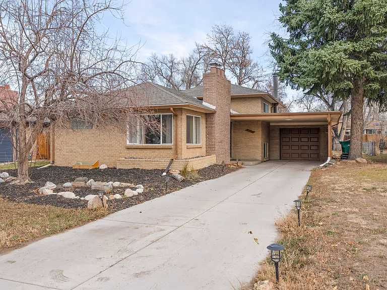 2224 Kenton St — Photo 1