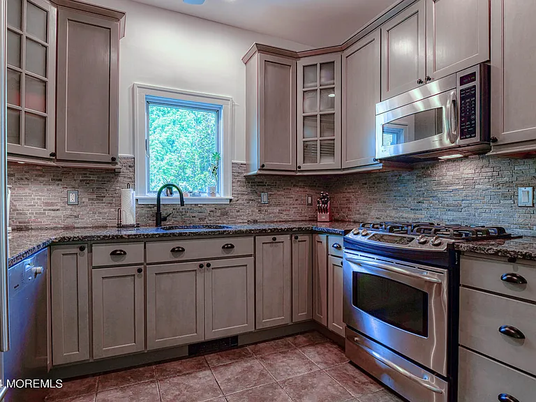 1503 Emory St — Photo 19